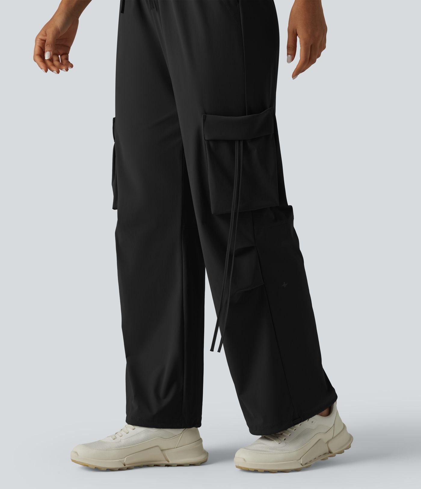 Pantalon cargo large fluide d'entraînement taille haute avec cordon de serrage, séchage rapide, à effet frais InstantCool et poches, protection solaire UPF40+