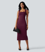 Robe mi-longue moulante fendue col carré sans manches