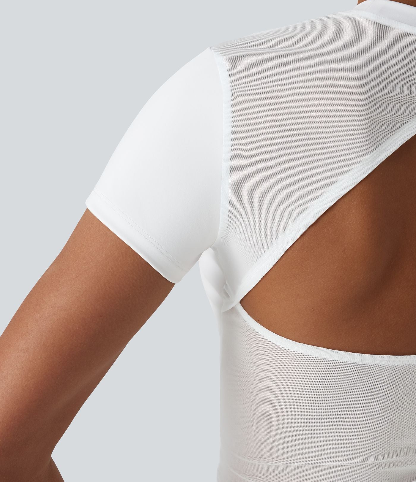 Haut de sport SoftlyZero™ Airy à col rond, manches courtes, dos échancré, mesh respirant à effet frais InstantCool, protection solaire UPF50+