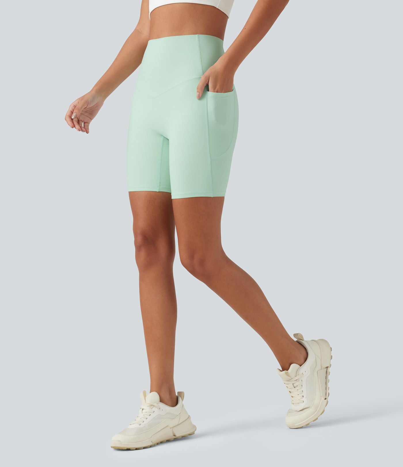 Short biker d’entraînement taille haute gainant Halara UltraSculpt™ avec poches, 18 cm