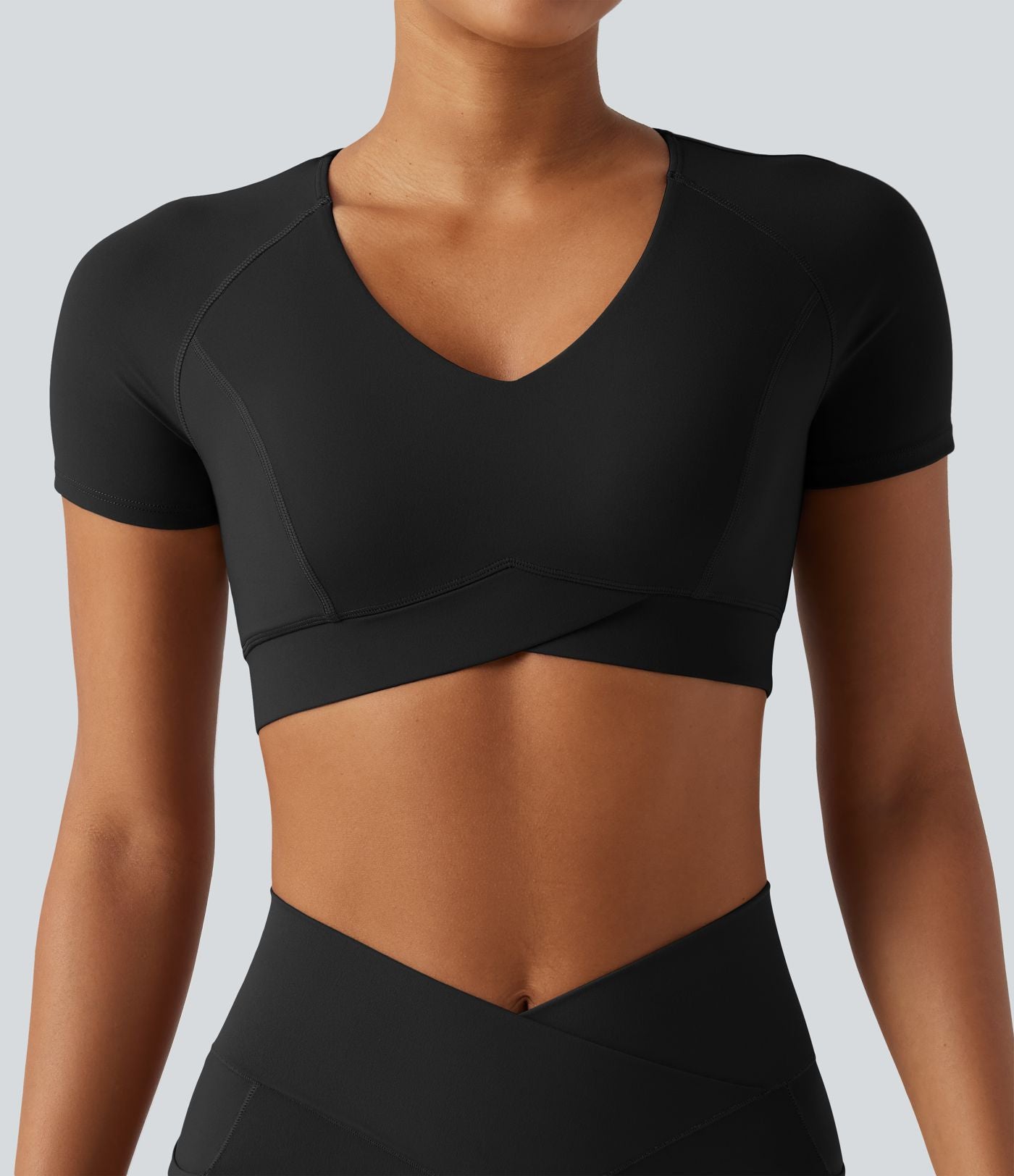 Crop top col V manches courtes Halara UltraSculpt™, base croisée et coussinets amovibles