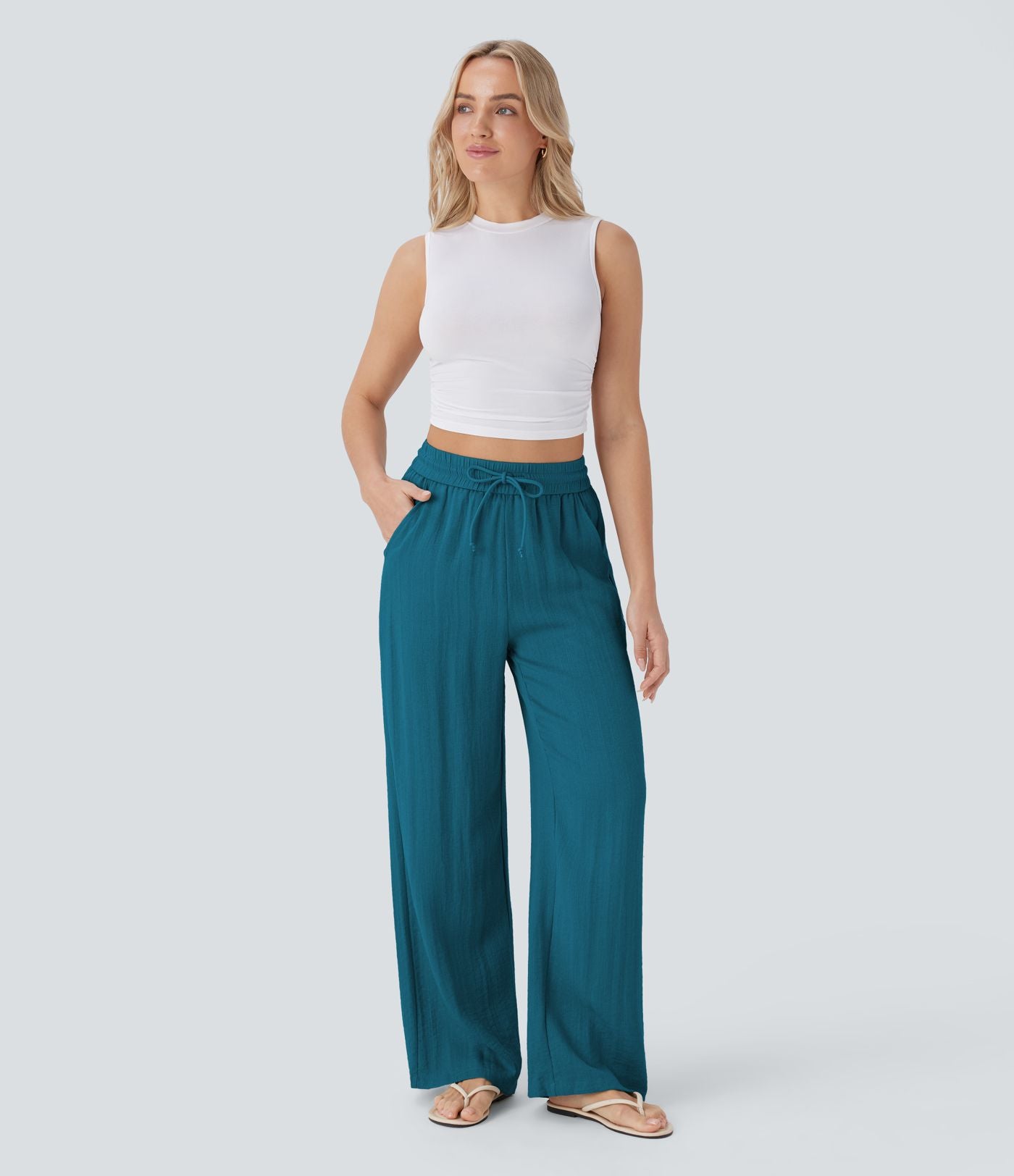 Pantalon large fluide taille haute avec cordon de serrage, poches latérales et aspect lin