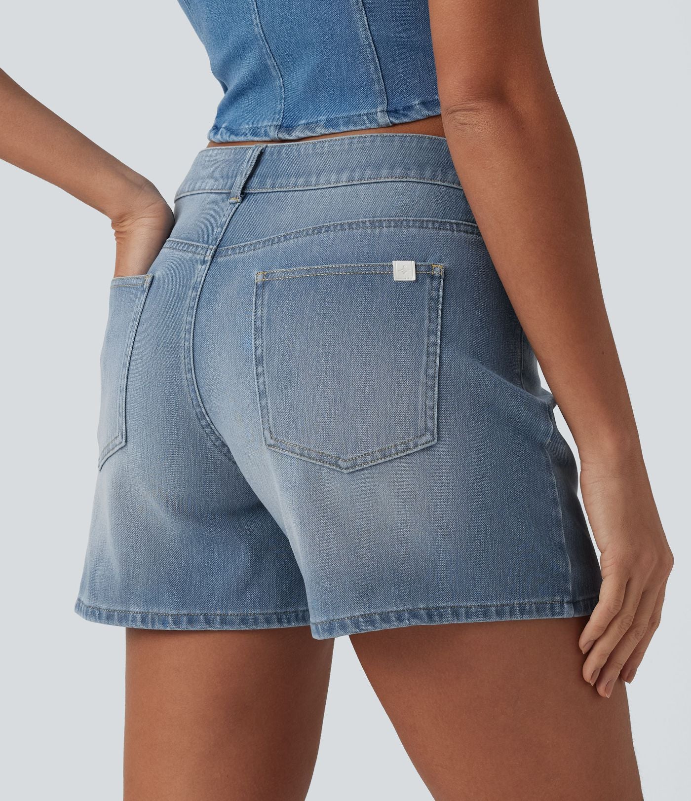 Short asymétrique en jean délavé Halara Flex™ taille basse à poches multiples