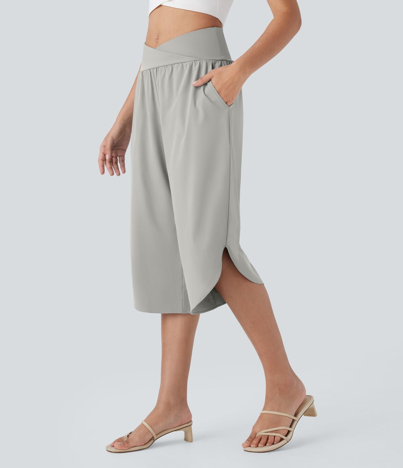 Pantalon capri de vacances Breezeful™ taille haute croisée avec poches latérales, fente et séchage rapide