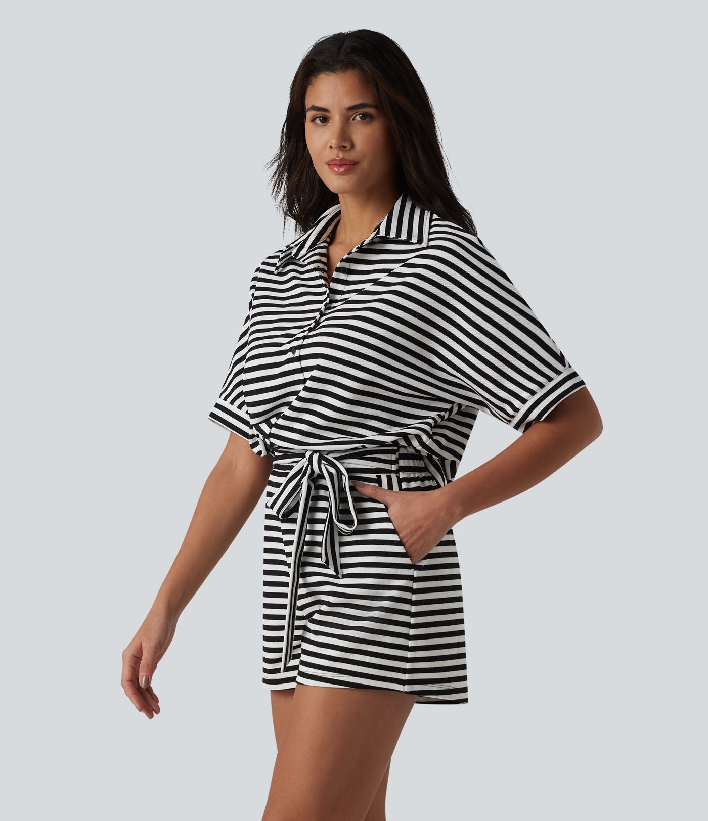 Combinaison-short casual en tissu gaufré rayé à manches mi-longues avec ceinture et poches — Easy Peasy