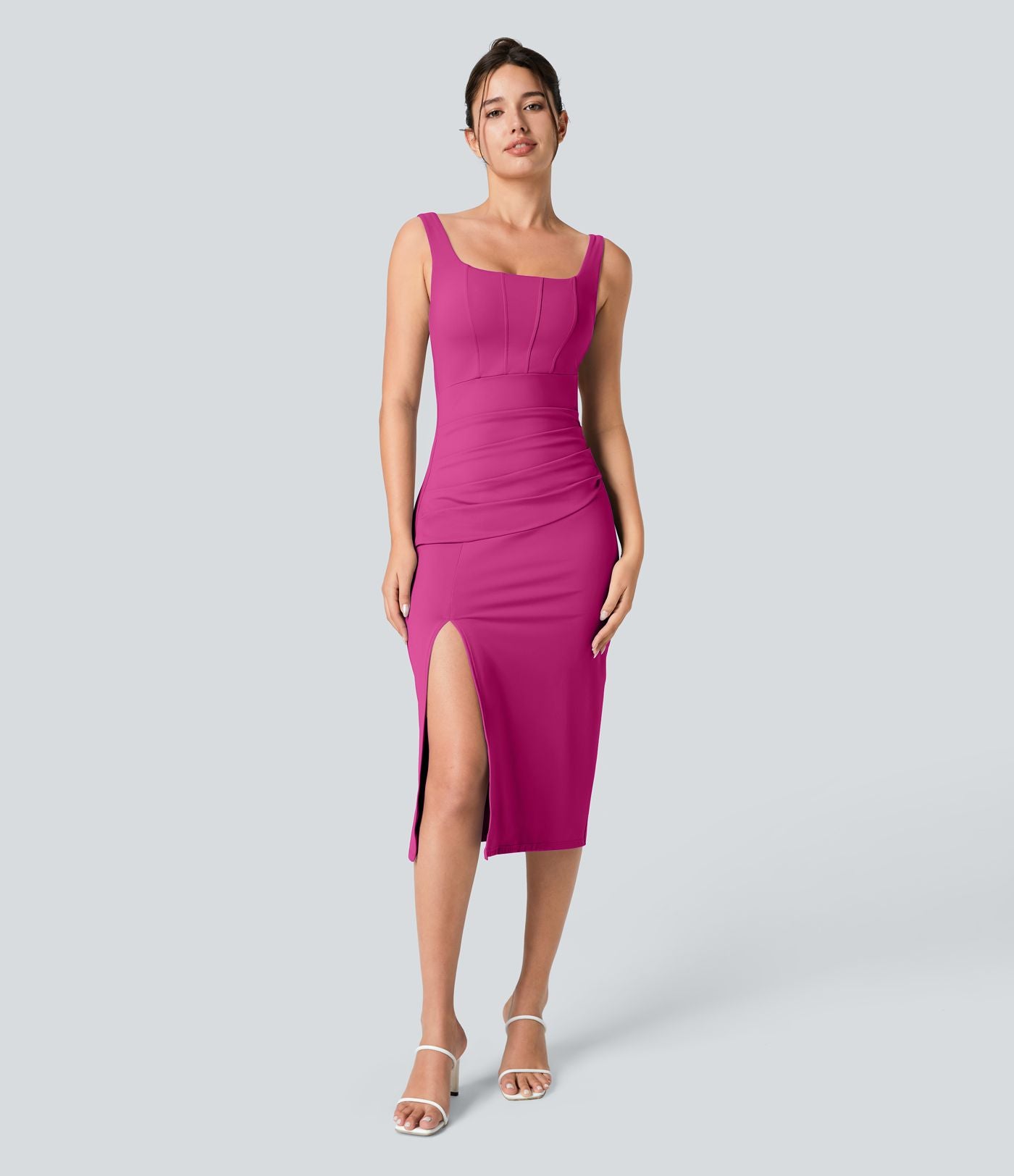 Robe corset midi moulante ruchée à encolure carrée, dos nu, brassière intégrée
