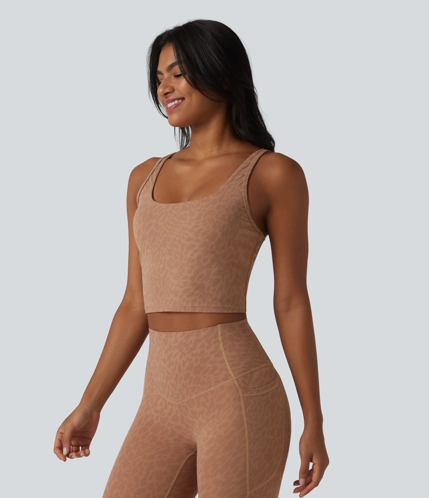 Débardeur de yoga court à imprimé léopard Halara UltraSculpt™ avec soutien-gorge intégré et décolleté en U