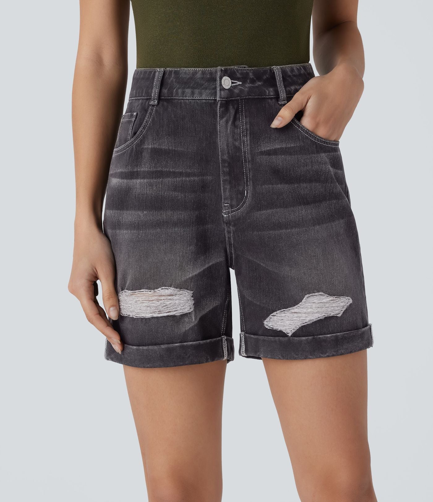 Halara Flex™ Short en denim extensible taille haute avec poches multiples, déchirures, ourlet roulotté et effet délavé