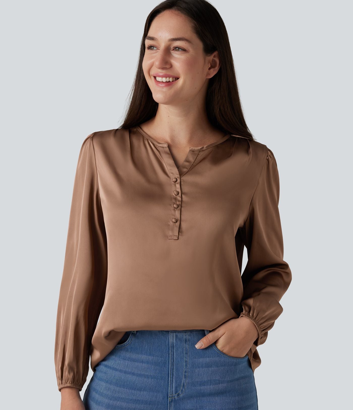 Chemisier tailleur en satin col cranté manches longues