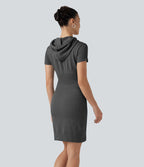 Robe mini moulante OneForm Seamless Flow à capuche avec cordon de serrage, manches courtes et poche