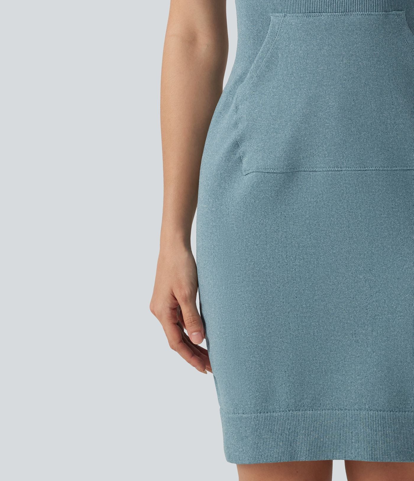 Robe mini moulante OneForm Seamless Flow à capuche avec cordon de serrage, manches courtes et poche