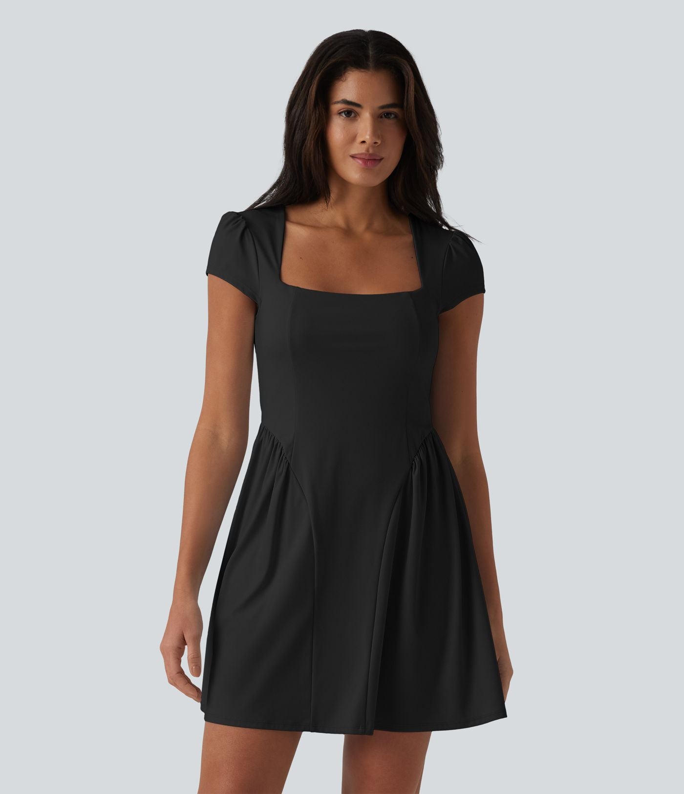 Robe courte casual à manches courtes, encolure carrée et soutien-gorge intégré