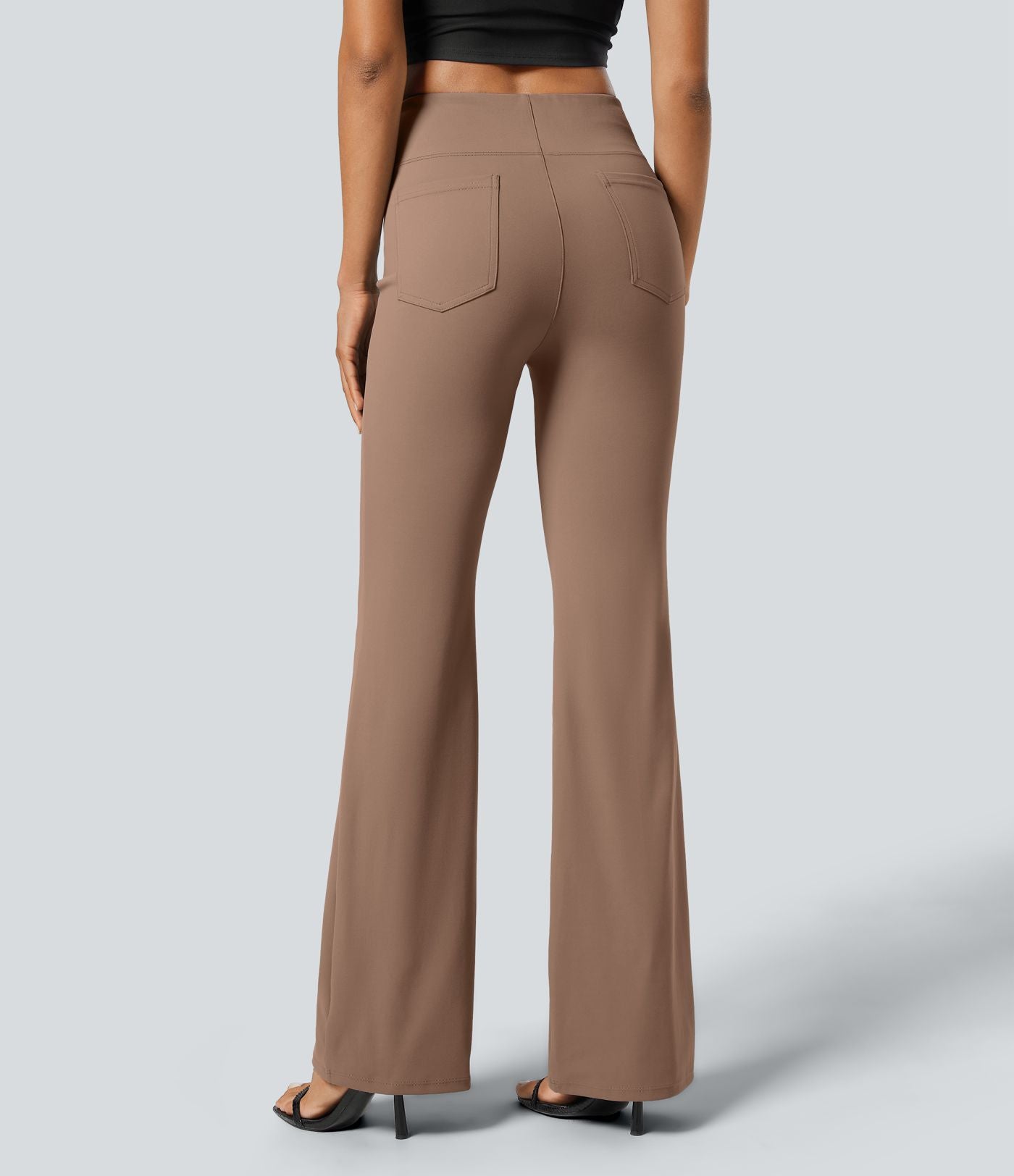 Pantalon tailleur légèrement évasé taille haute avec poches arrière Halara Flex™