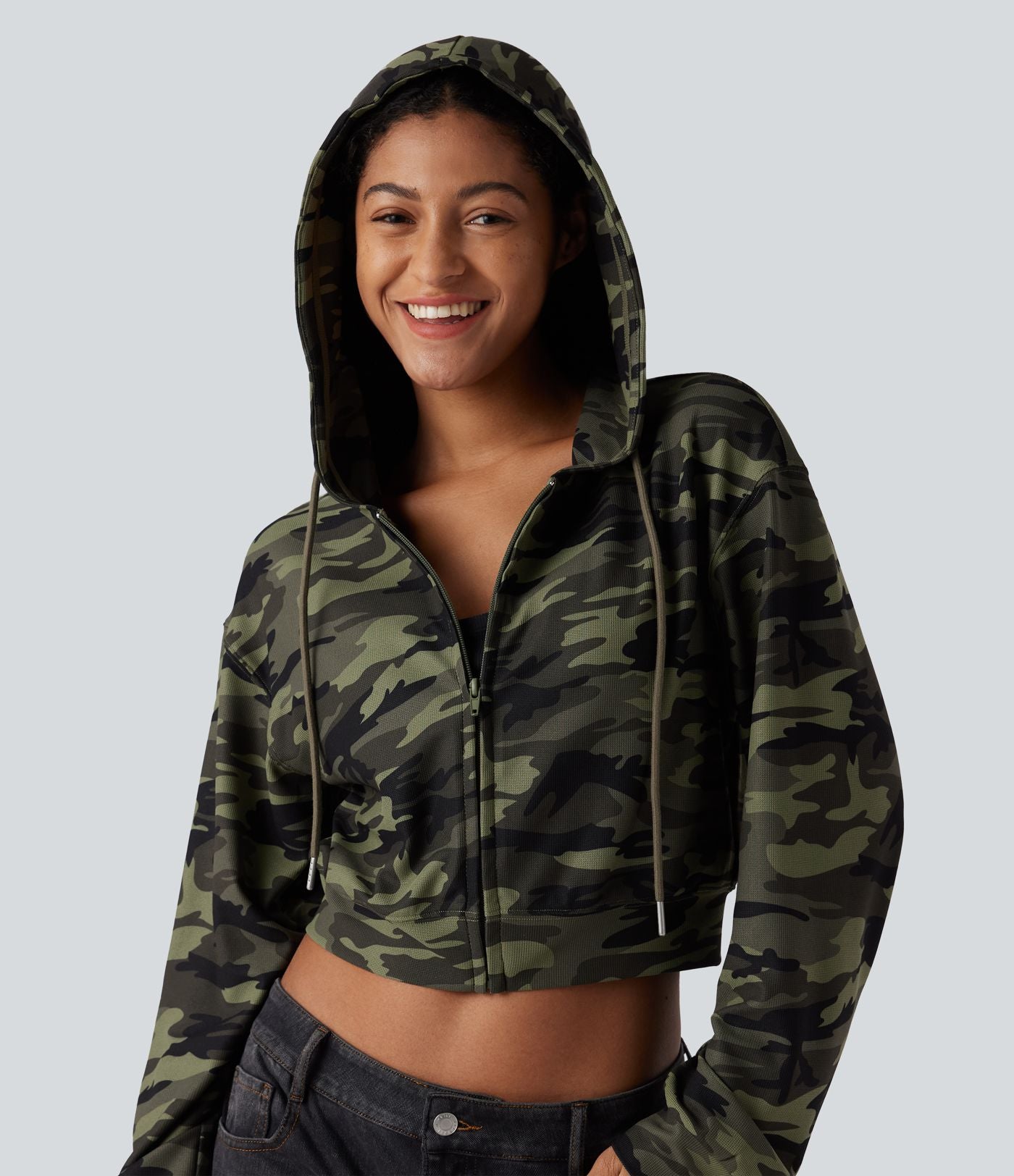 Sweat-shirt décontracté court à capuche, manches longues, motif camouflage et tissu gaufré