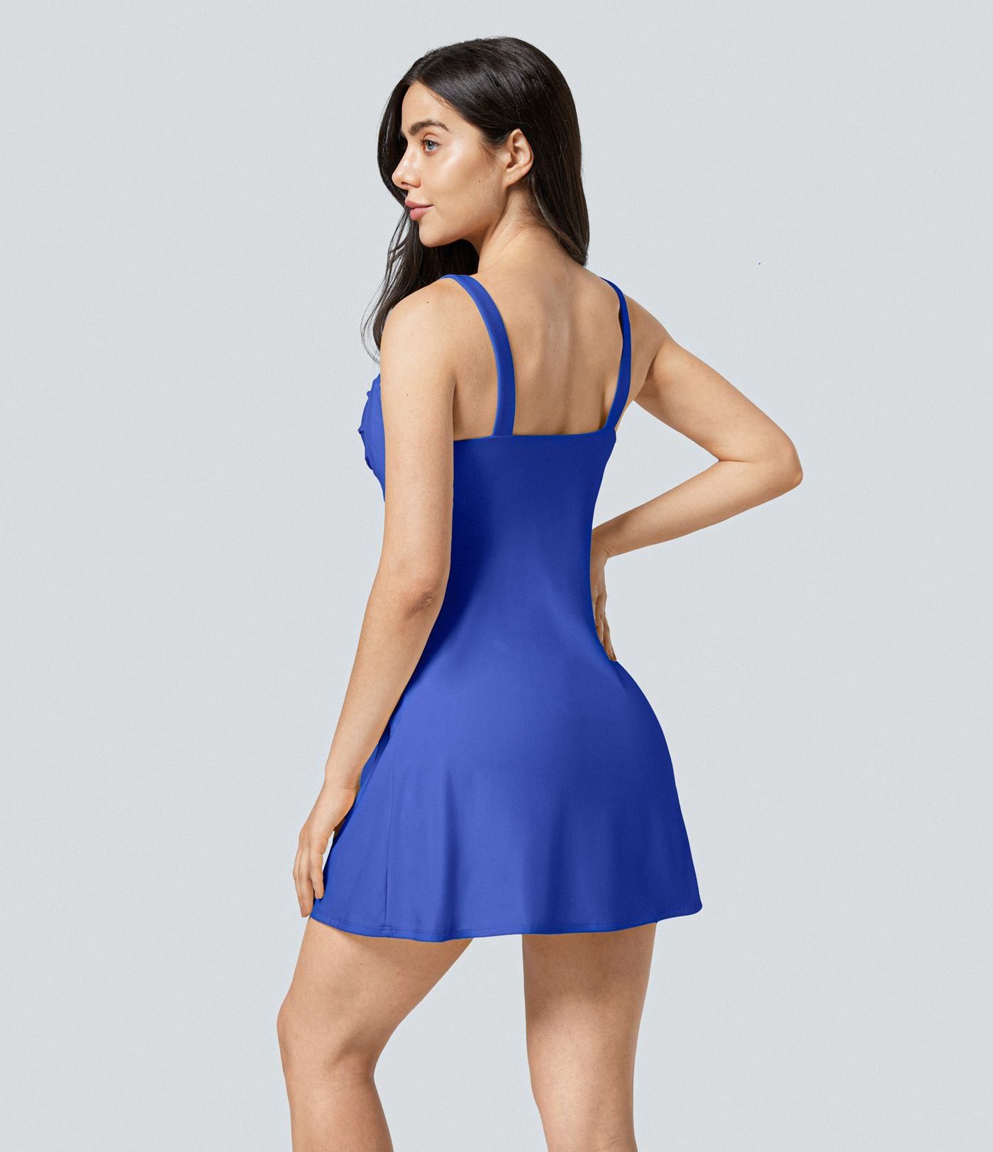 Softlyzero™ Plush Robe Sport Mini à Évasement avec Poches 2-en-1 Dos Nu - Édition Easy Peasy