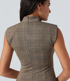 Robe de travail midi moulante sans manches col montant pied-de-poule à carreaux