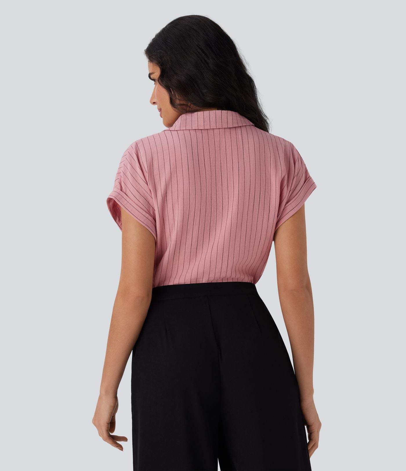 Chemise à col, manches courtes, rayures, boutonnage et aspect lin pour le travail
