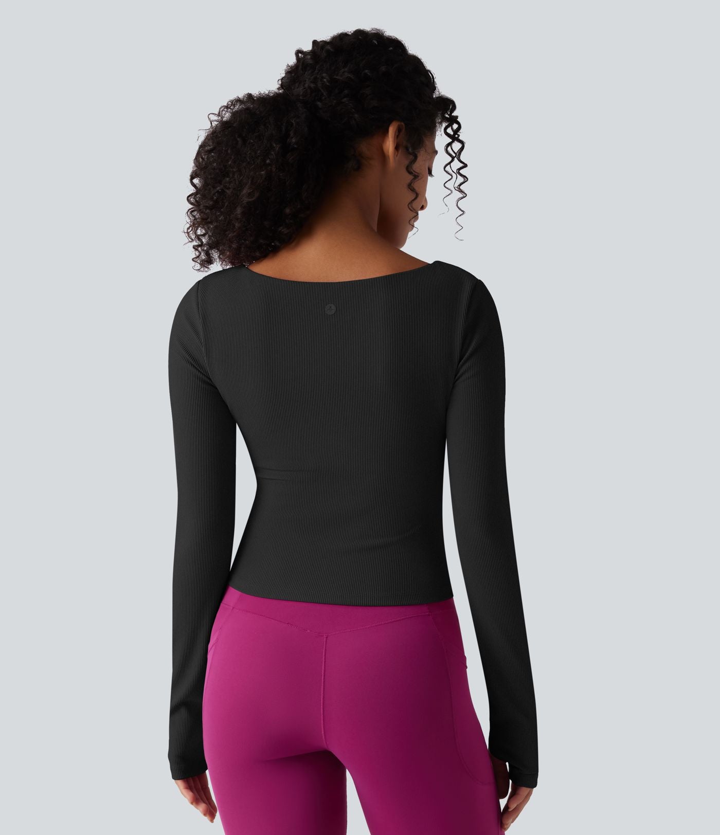 Haut de yoga côtelé push-up à col carré, manches longues et trous pour les pouces - Bonnets E-G
