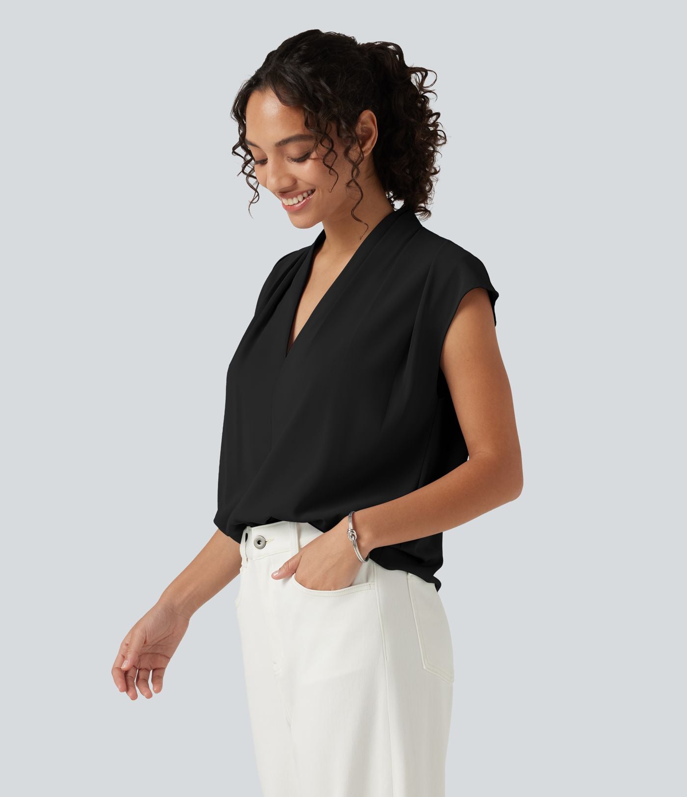 Blouse sans manches défroissage facile, col V, fronces et coupe boxy