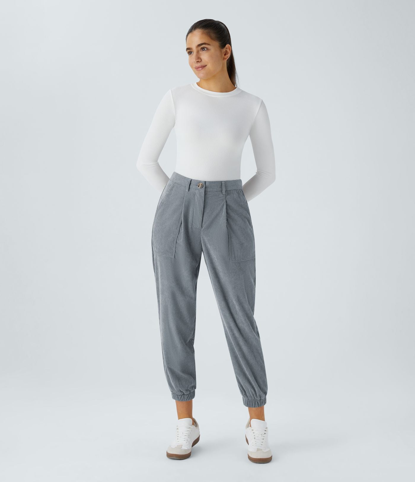 Pantalon décontracté en velours côtelé avec taille mi-haute, boutons et fermeture éclair