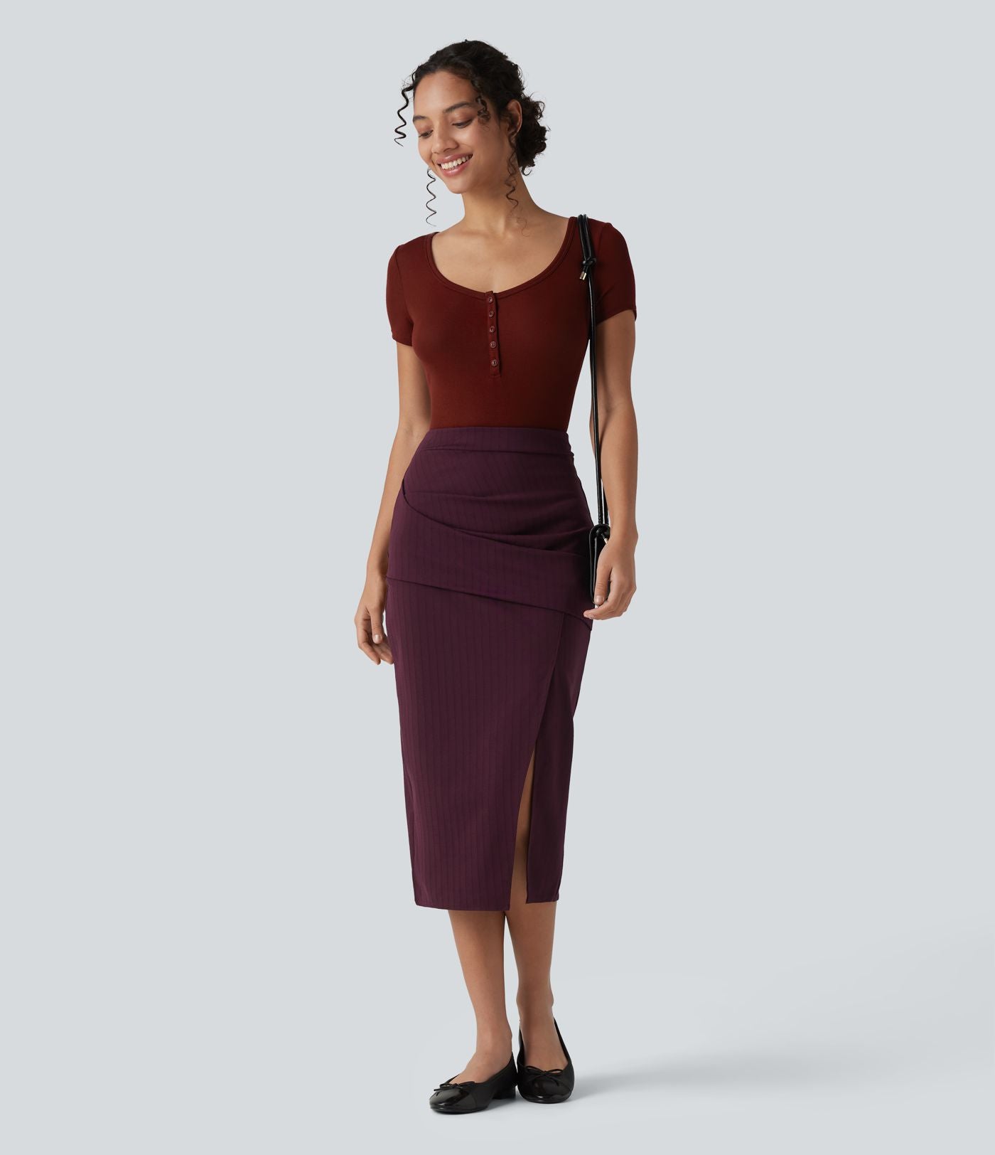 Jupe midi moulante tailleur taille haute croisée à rayures et ourlet fendu