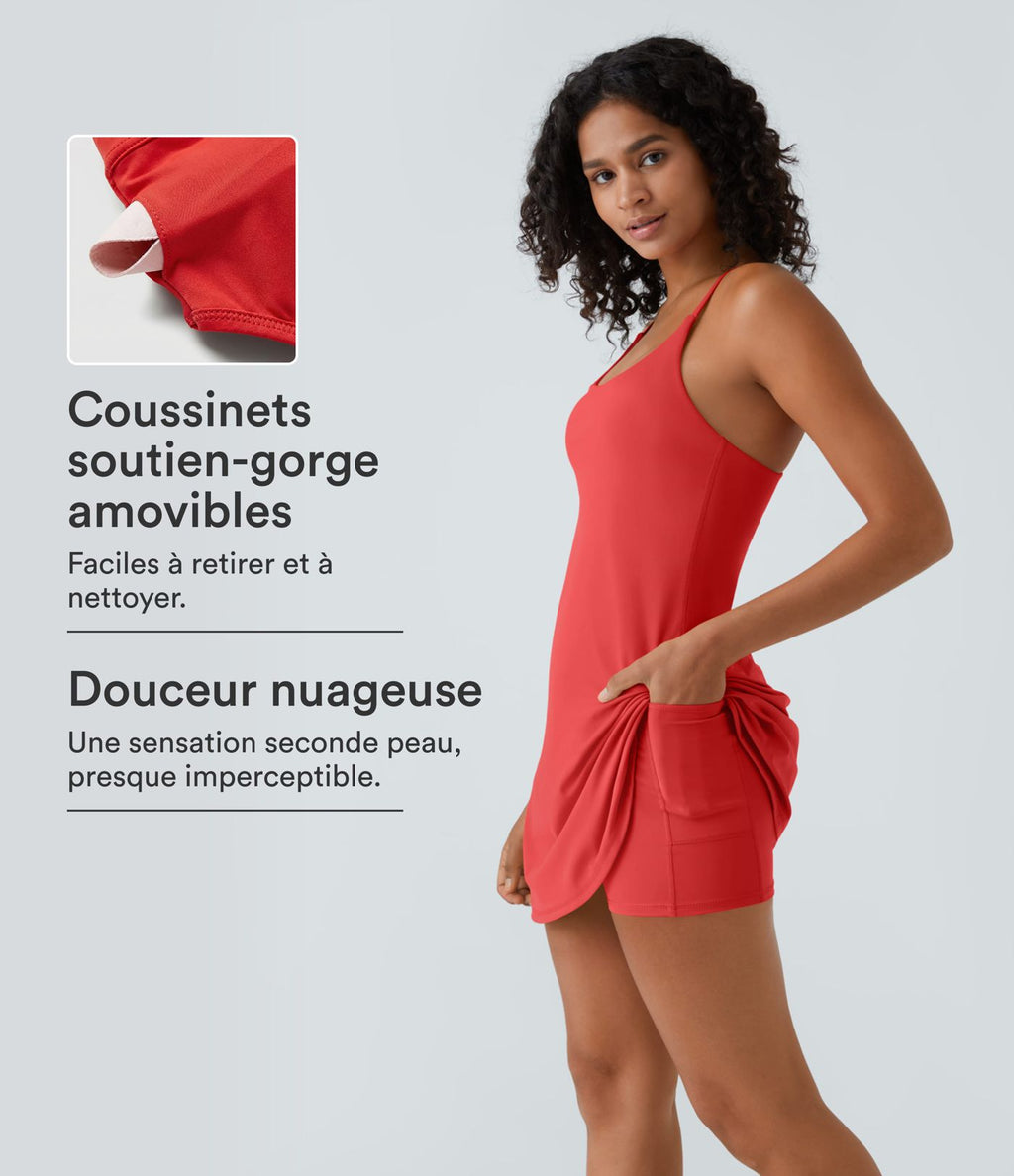 Robe SoftlyZero™ Airy mini d'activité à dos nu avec découpes 2-en-1 avec poches et effet frais InstantCool, protection solaire UPF50+