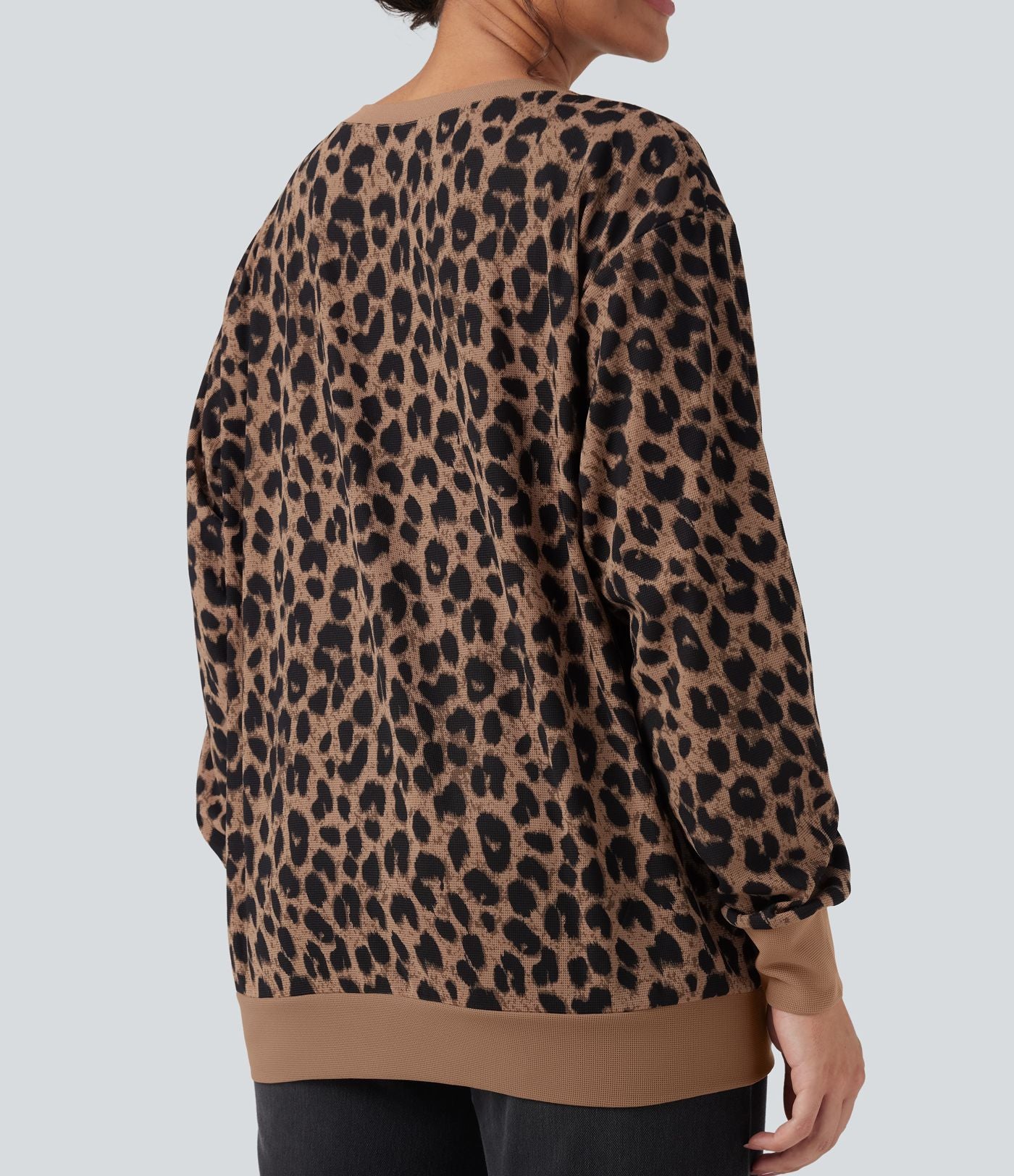 Sweat décontracté oversized col rond manches longues maille gaufrée léopard avec poches