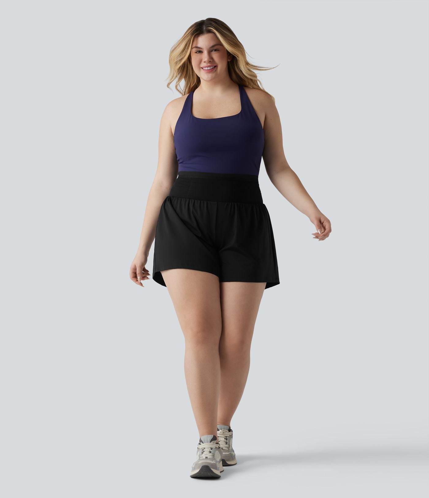 Short de yoga grande taille SoftlyZero™ Airy, gainant et respirant, 2-en-1, à effet frais InstantCool, avec poches