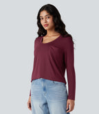 T-shirt col V manches longues ourlet arrondi coupe décontractée avec poche