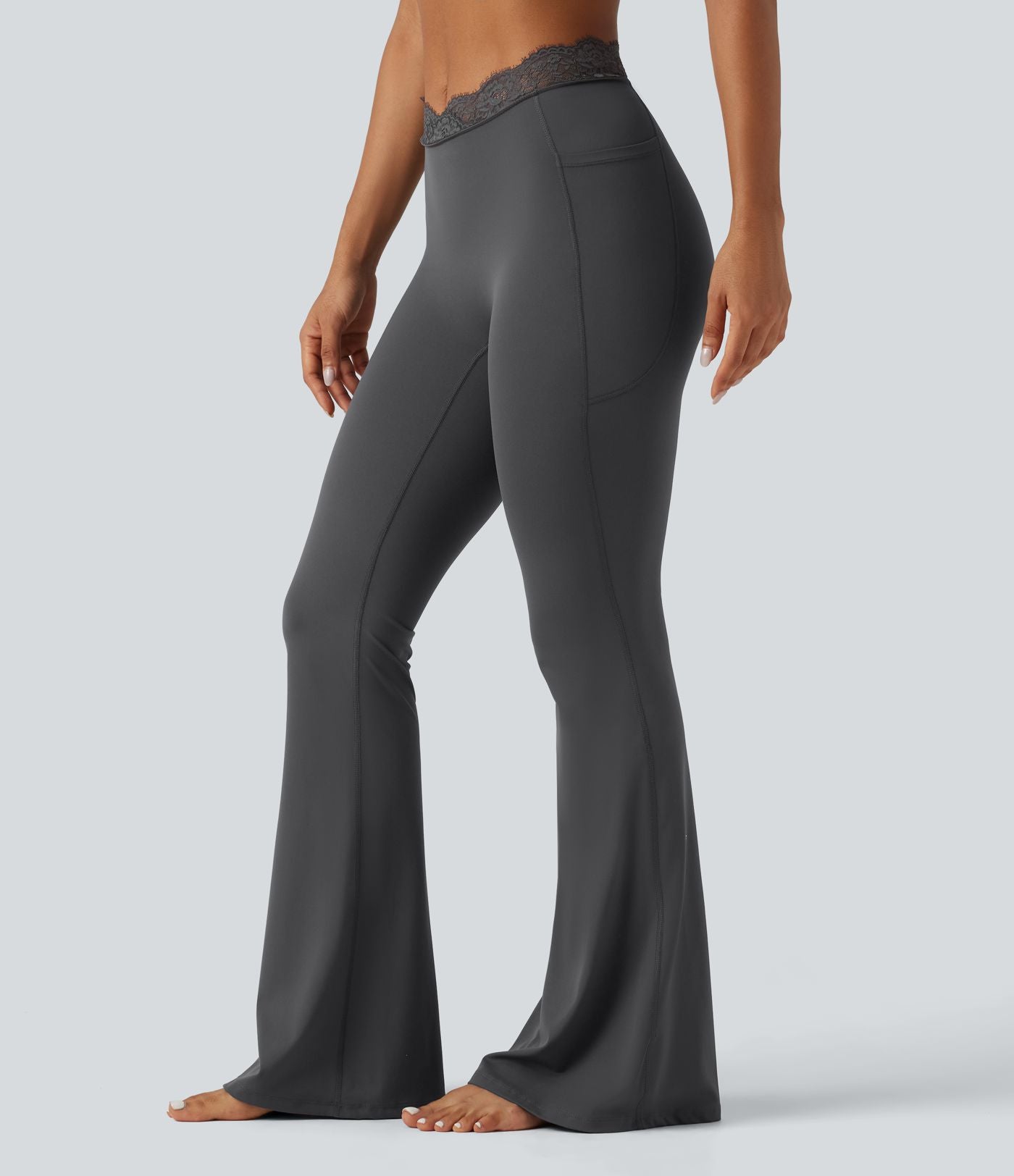 Halara UltraSculpt™ Legging évasé de yoga taille haute en V avec dentelle contrastée et poches