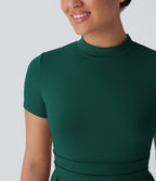 Robe longue décontractée à col montant, manches courtes et poches latérales
