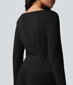 Blouse esprit bureau défroissage facile, encolure bateau, manches longues, fronces et lien côté