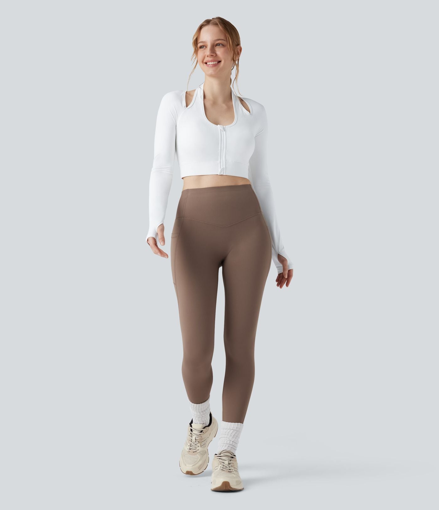 Halara UltraSculpt™ Top court de sport zippé dos nageur à manches longues avec bonnets moulés push-up et passants pouces