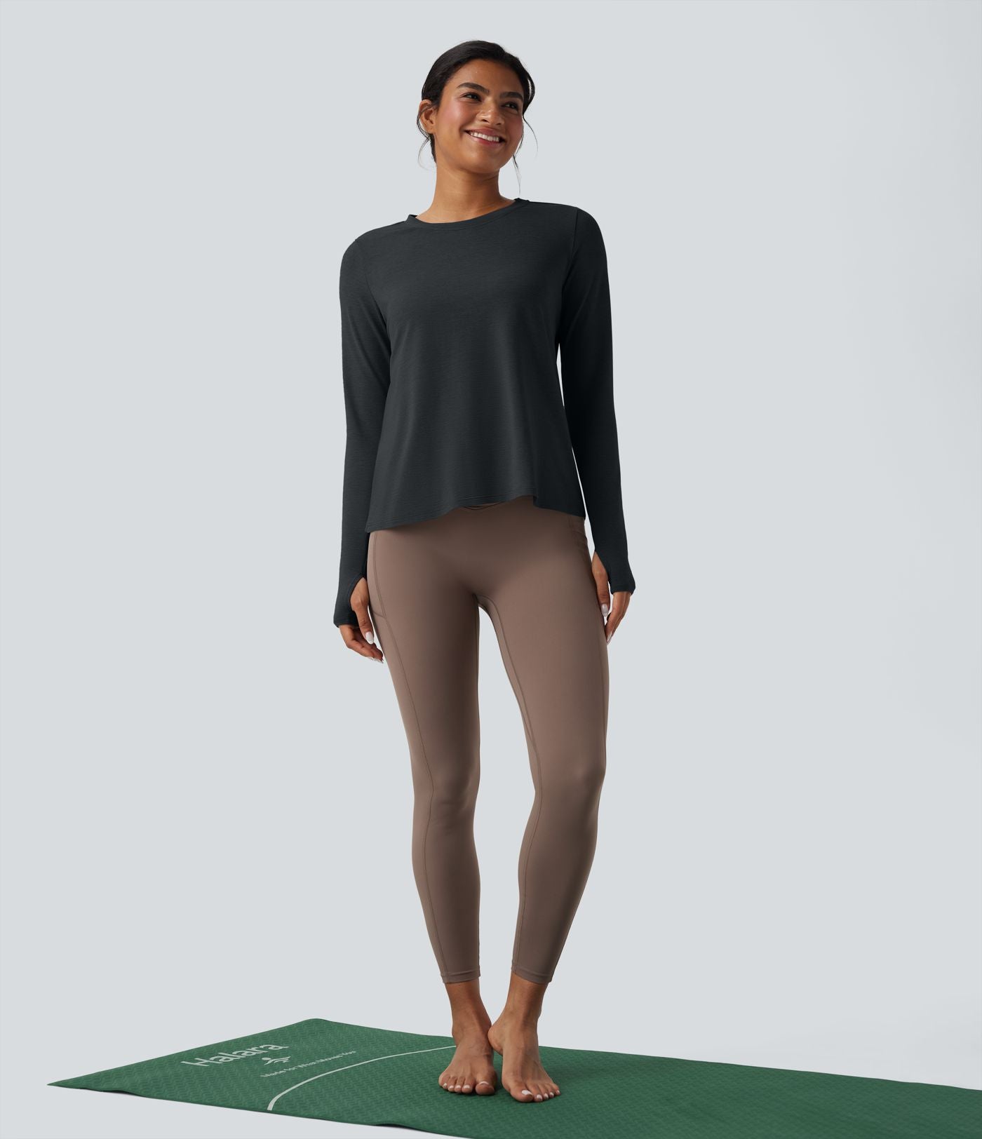 Haut de sport yoga dos nu manches longues avec trous pouces