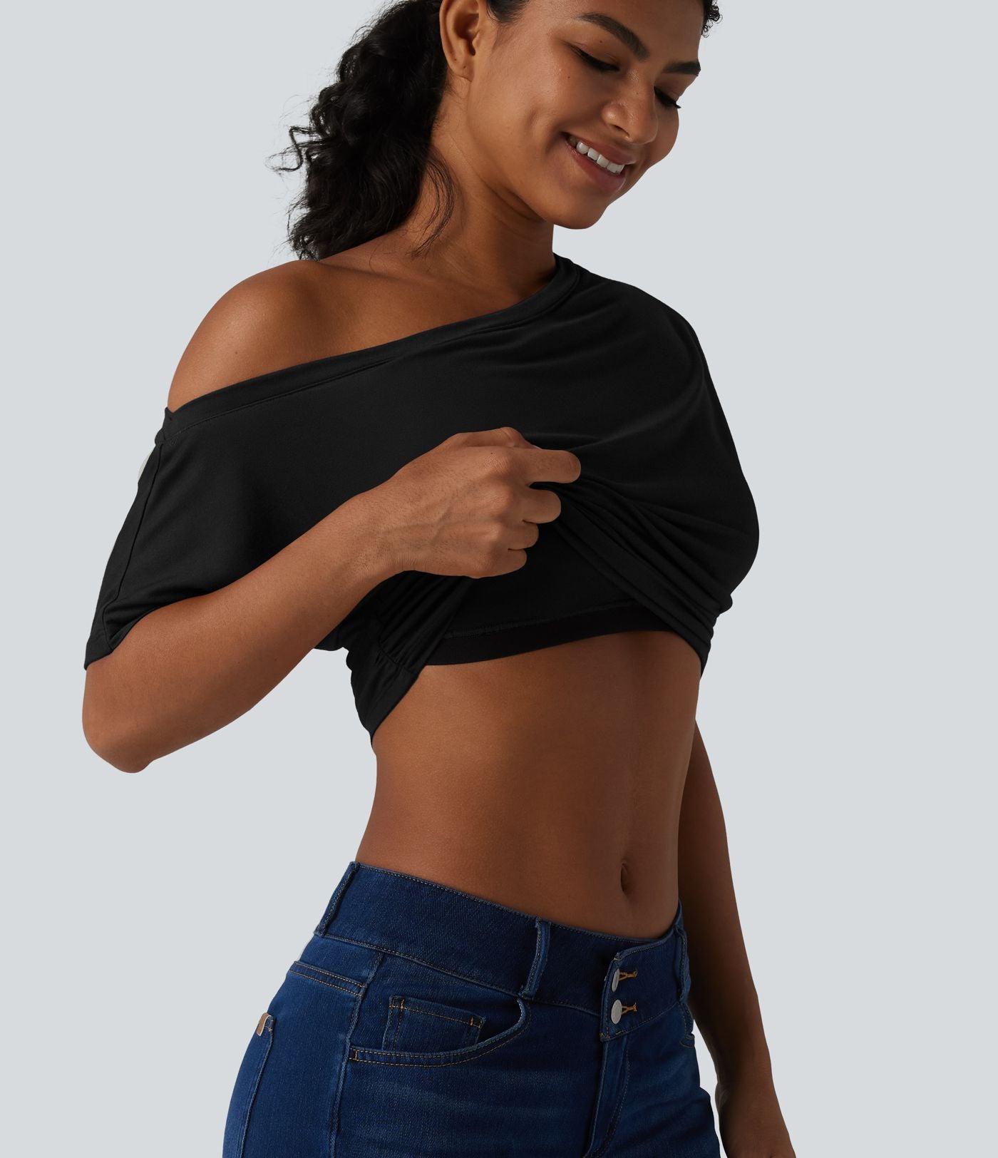 T-shirt casual asymétrique une épaule froncé à manches courtes avec soutien-gorge intégré