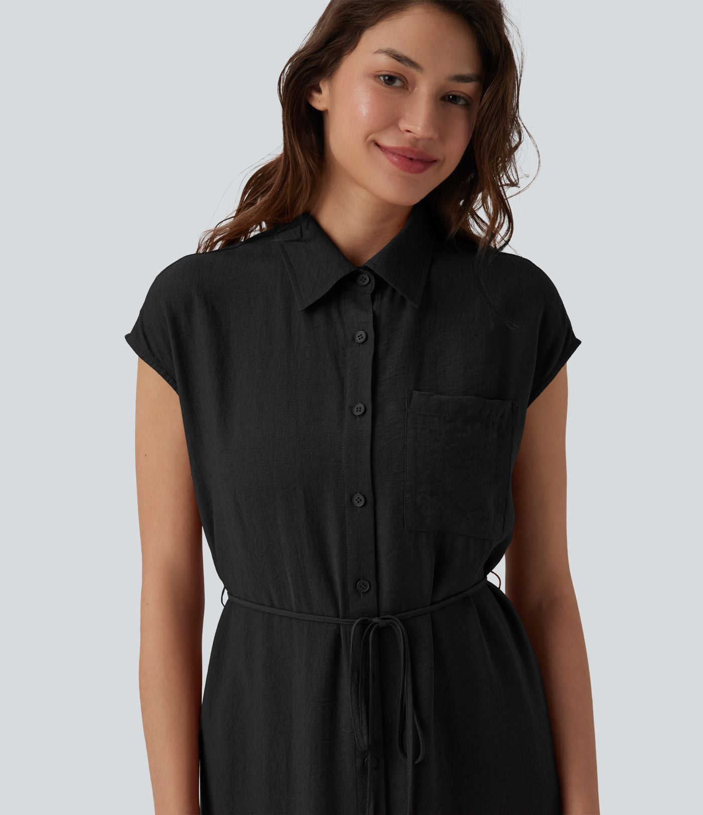 Robe chemise casual mi-longue col manches courtes ceinturée ourlet arrondi avec fente et poches