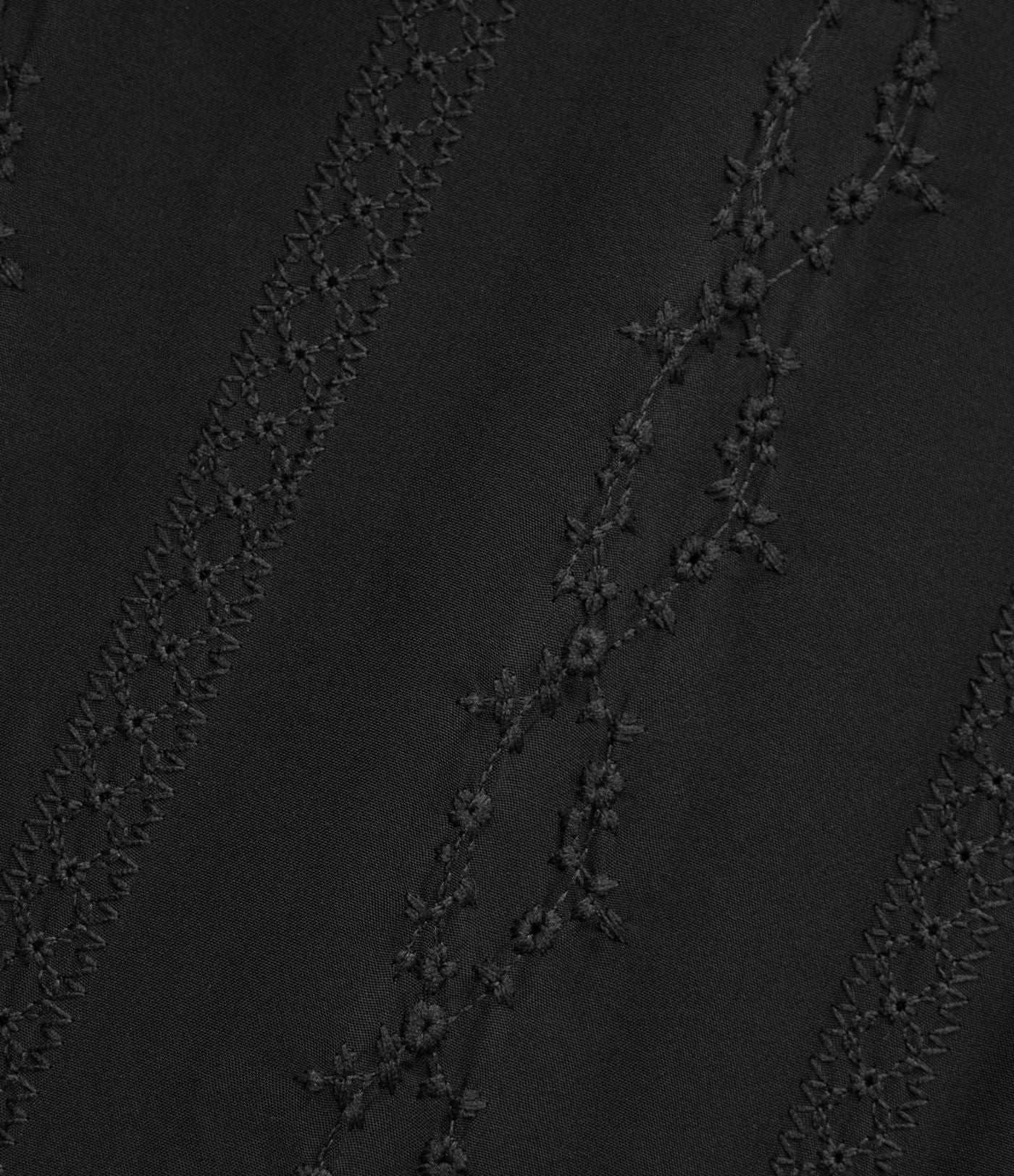 Robe mini sans manches à col rond brodée