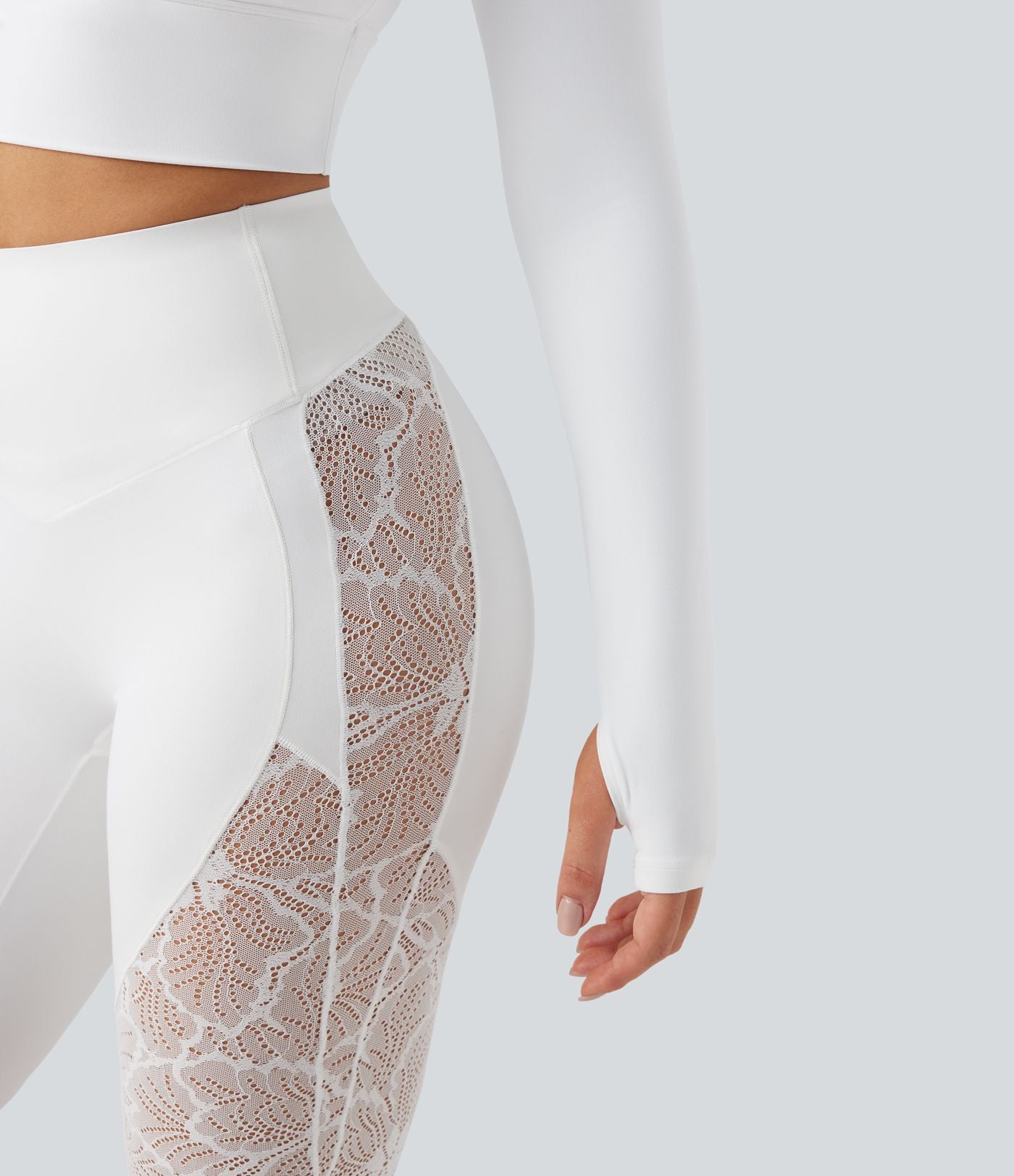 Haut de sport yoga court push-up à manches longues avec passants pouces et dentelle contrastée - UPF50+ SoftlyZero™
