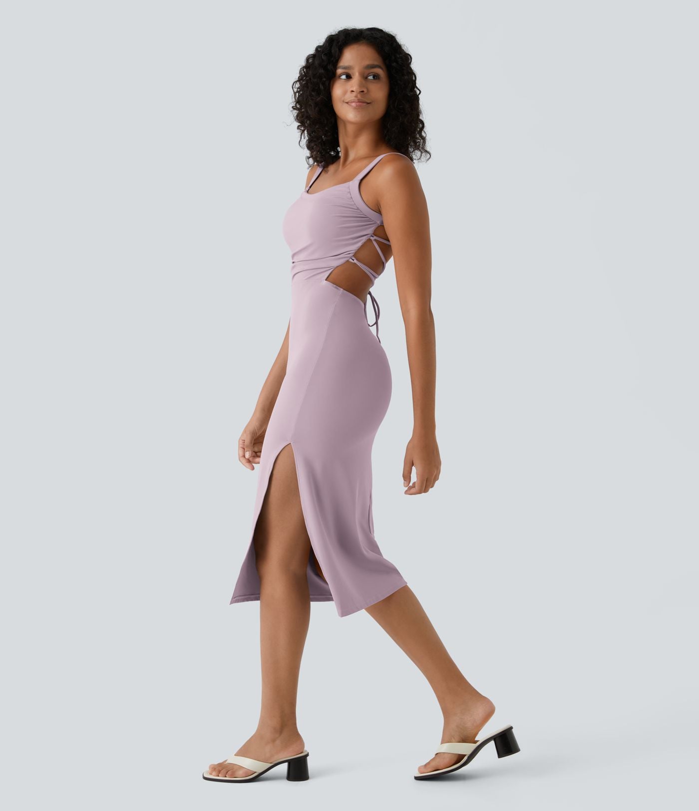 Robe midi laquée fendue, brassière intégrée, dos nu croisé