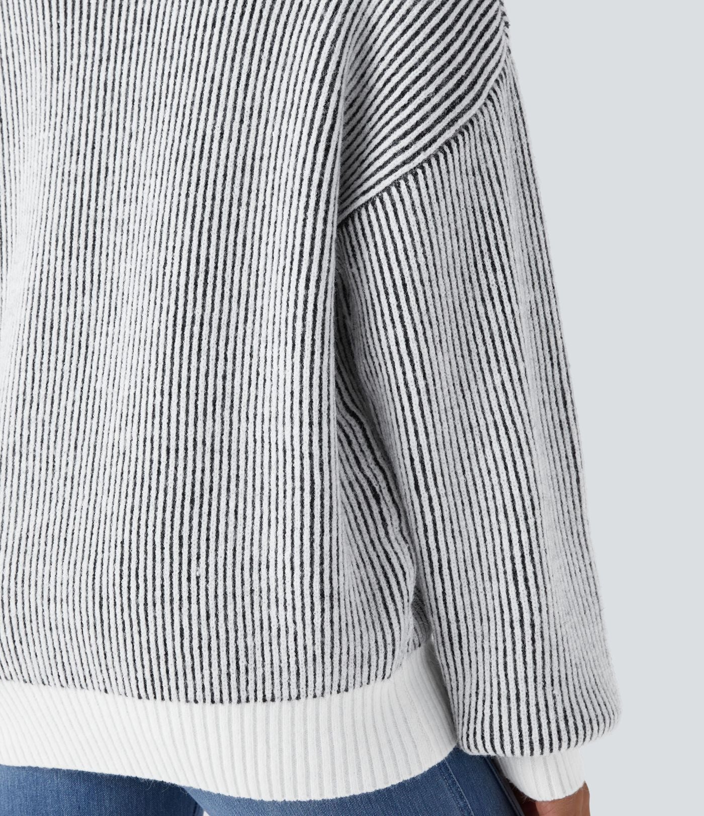 Pull col rond motif rayé bicolore à manches longues
