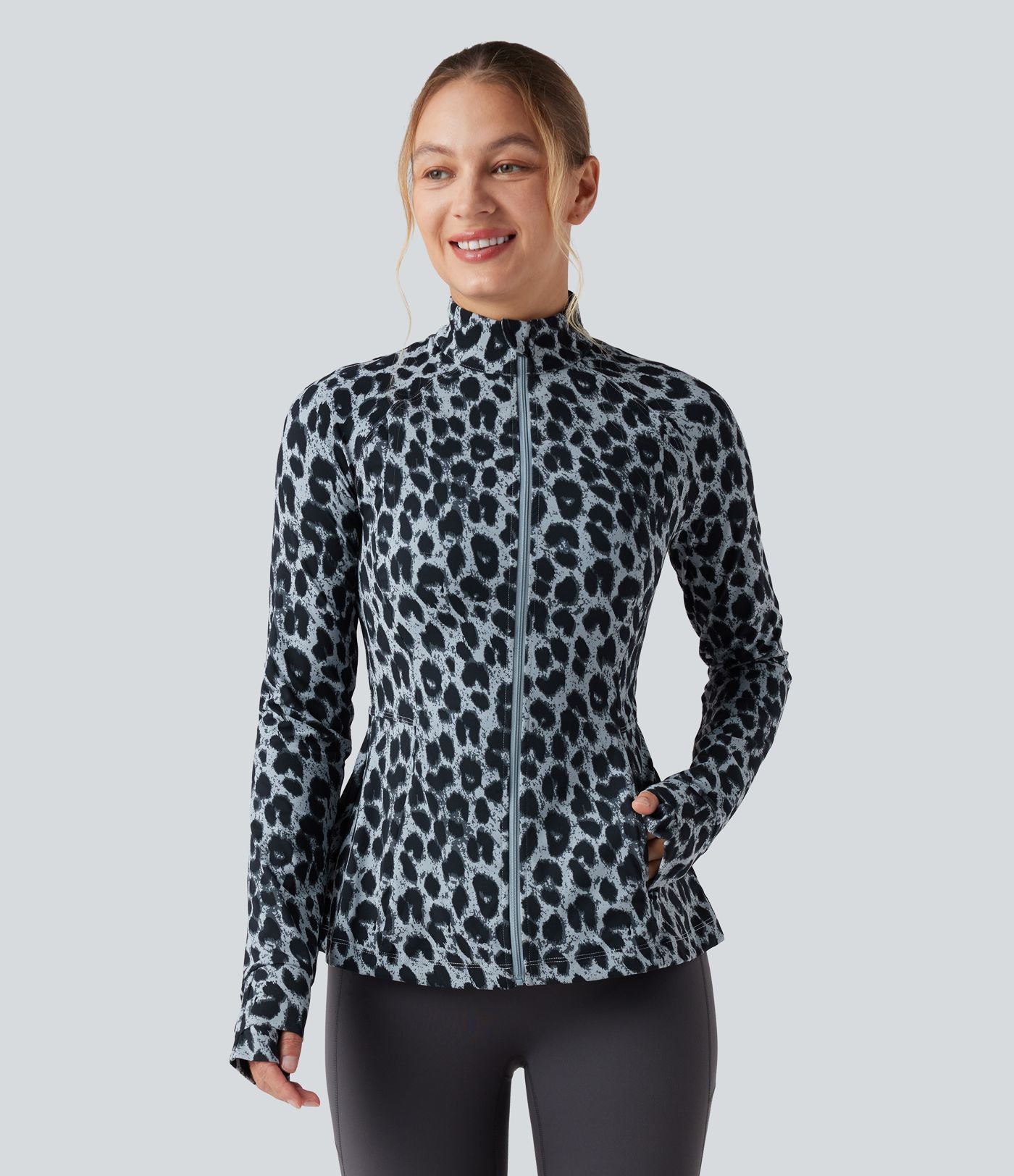 Veste décontractée Halara UltraSculpt™ imprimé léopard col montant manches longues avec trous pour pouces et poches