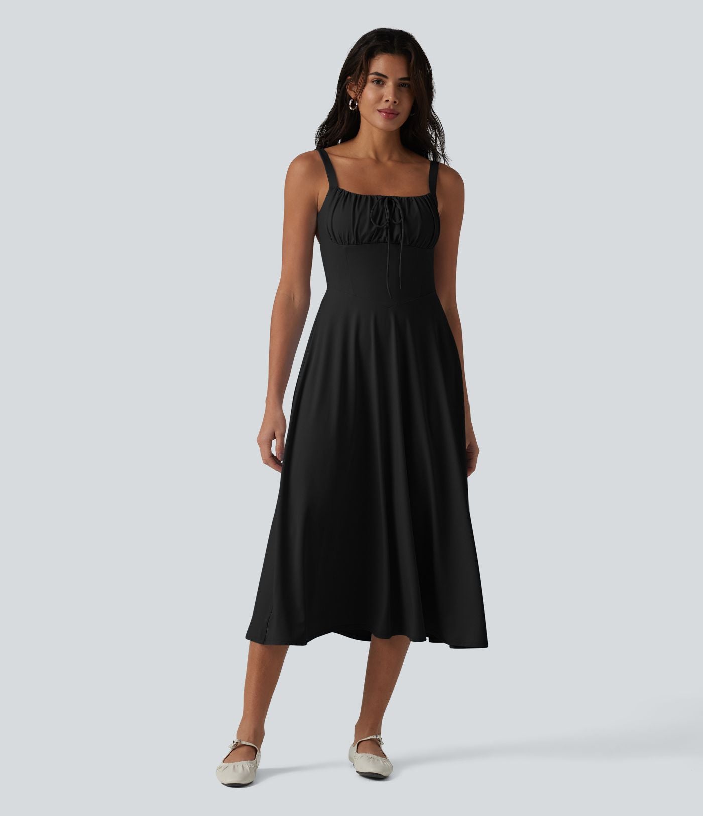 Robe fluide midi de villégiature sans manches, encolure carrée, dos nu croisé, fronces et soutien-gorge intégré