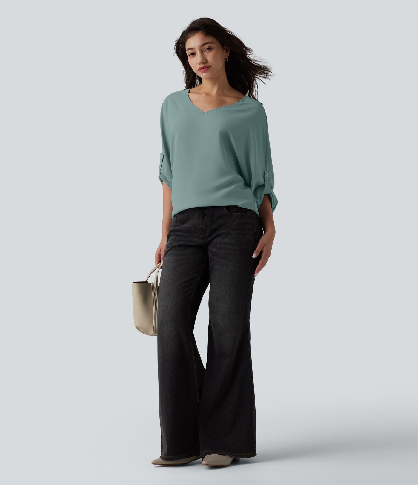 Blouse esprit bureau défroissage facile, col V et manches longues