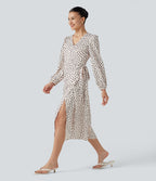 Robe midi à pois esprit bureau, col V cache-cœur et manches longues