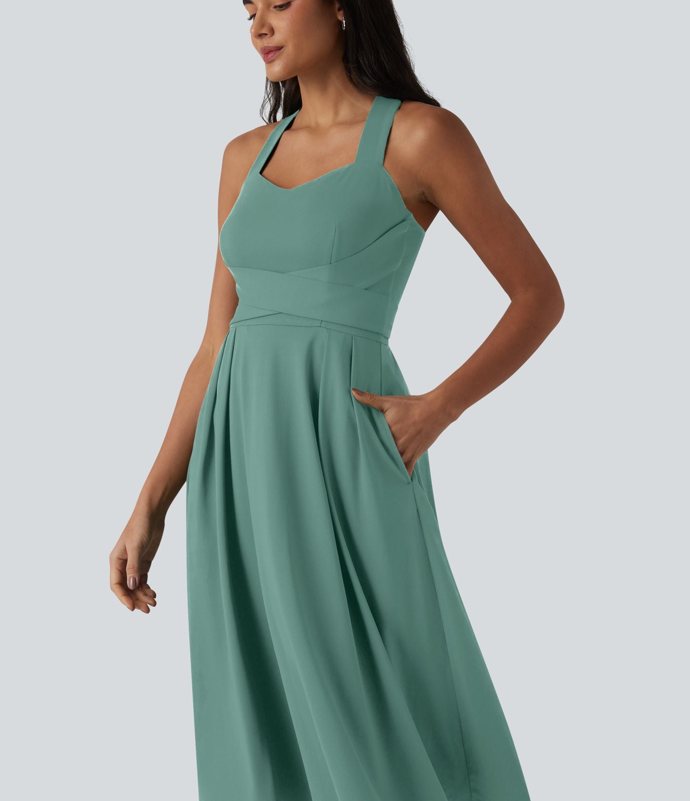 Robe midi fluide sans manches décolleté cœur avec bretelles croisées, nœud dans le dos et poches
