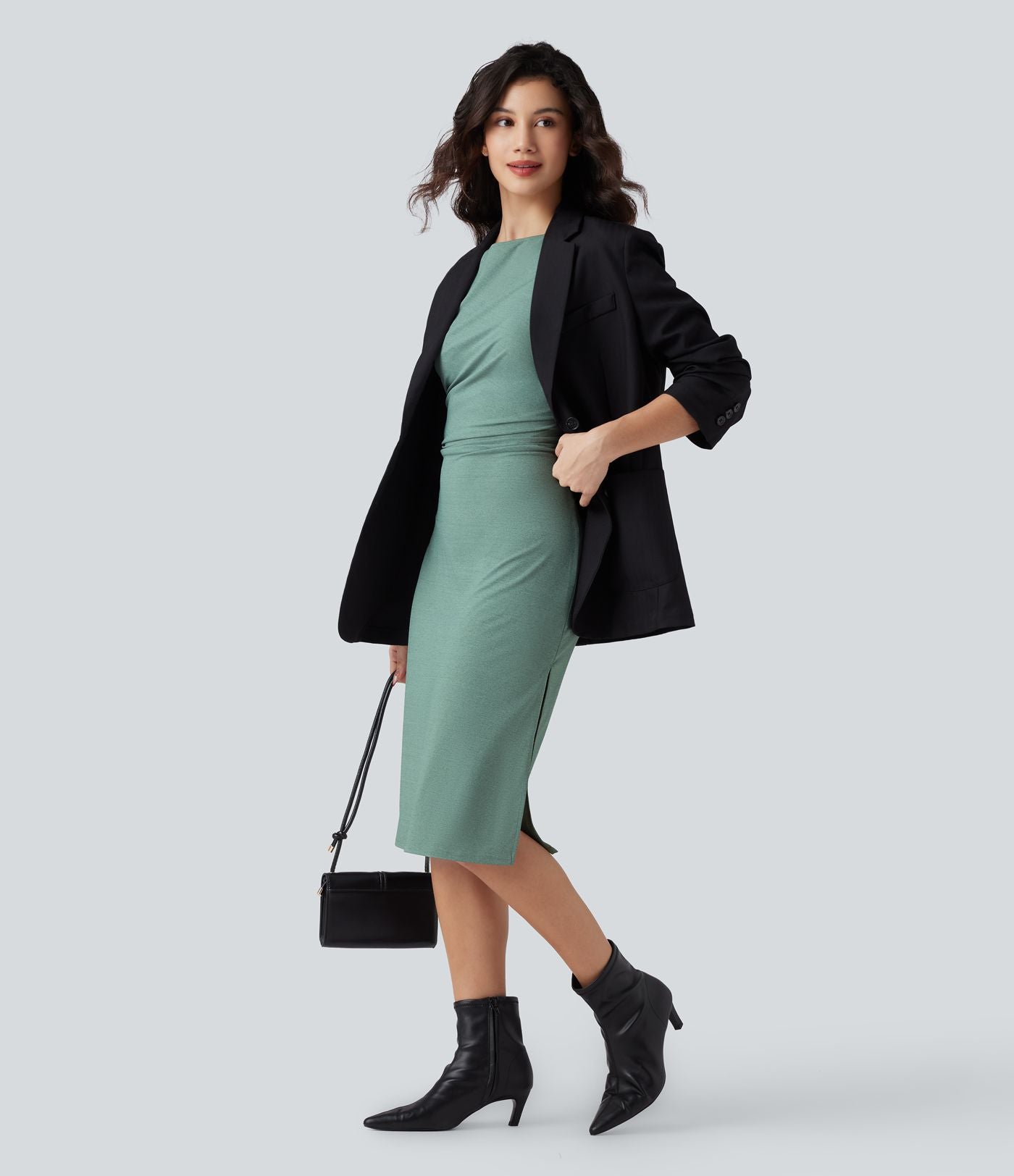 Robe tailleur mi-longue moulante manches courtes froncée