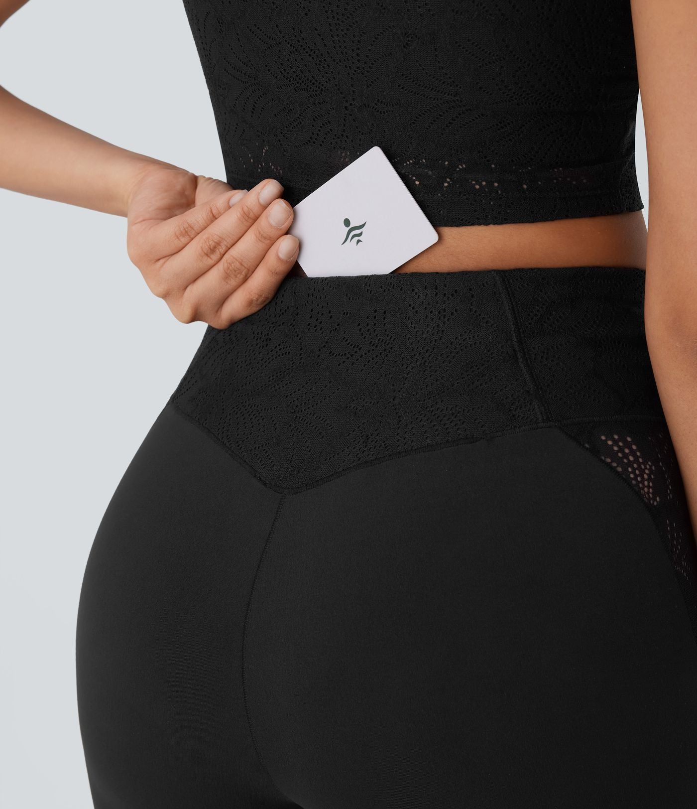 Pantalon de yoga évasé à taille haute croisée, poche arrière et dentelle