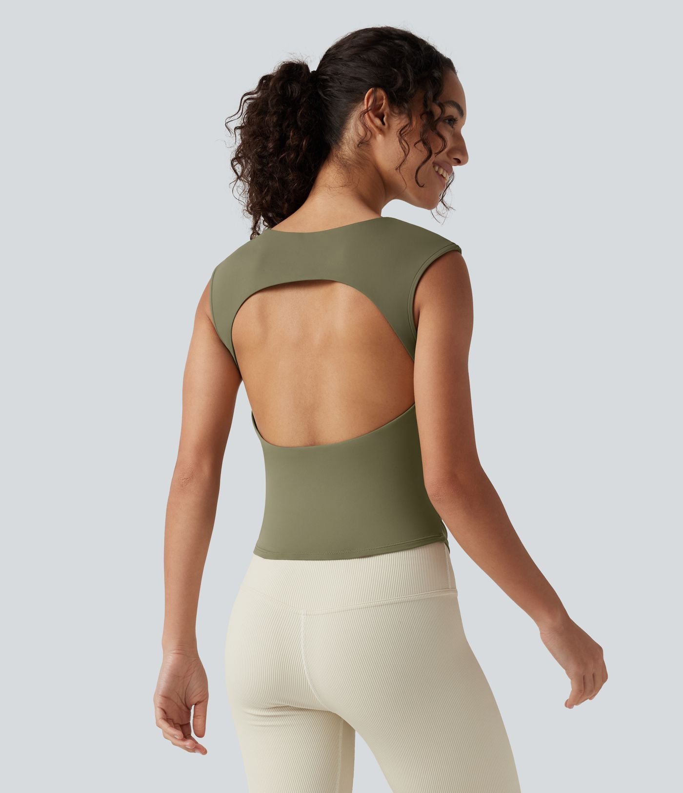 Débardeur de yoga SoftlyZero™ Airy col bateau ajouré froncé effet frais InstantCool avec brassière intégrée