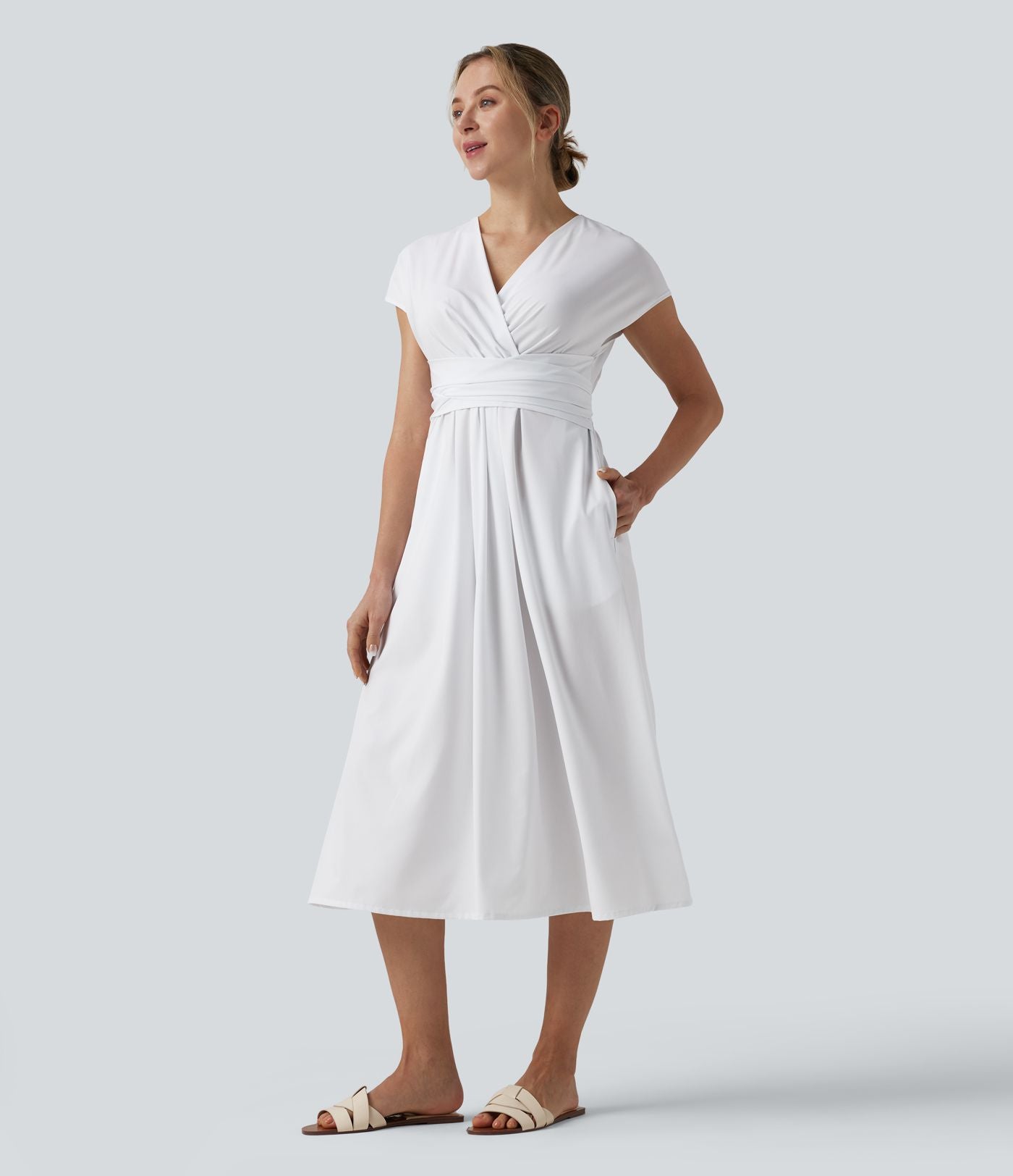 Robe midi Breezeful™ col V manches courtes à liens dans le dos séchage rapide avec poches latérales