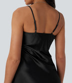 Mini-robe nuisette décontractée en satin à col bénitier avec bretelles ajustables
